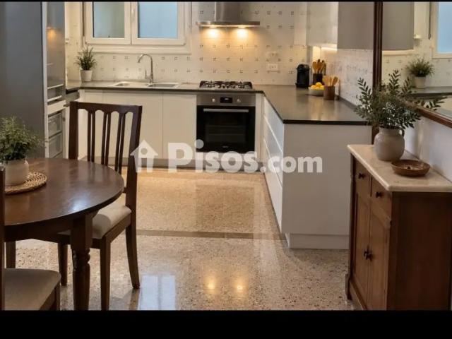 Piso en alquiler en Cort