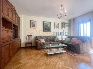 PISO en ALQUILER en el CENTRO DE SEGOVIA de TRES DORMITORIOS y con CALEFACCIÓN INCLUIDA