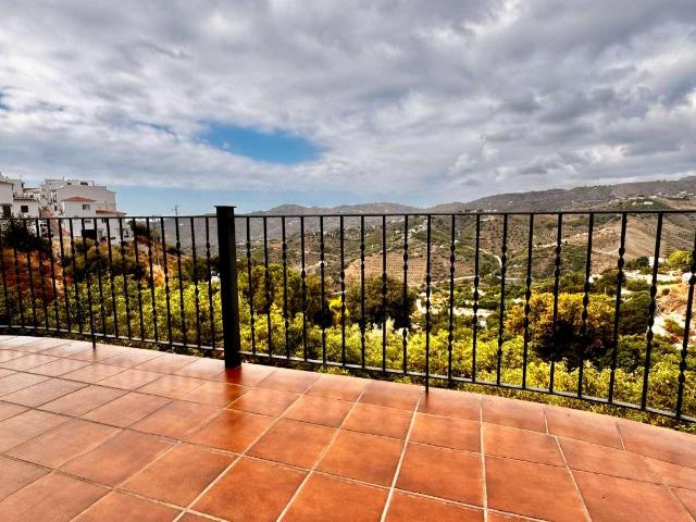 Piso en alquiler en Frigiliana Málaga