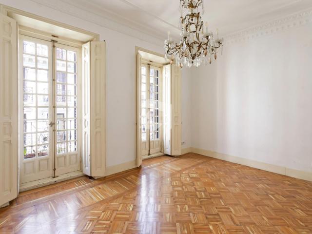 Piso en alquiler en Justicia con balcones y mirador