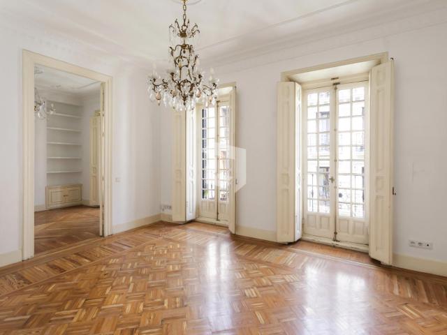Piso en alquiler en Justicia con balcones y mirador