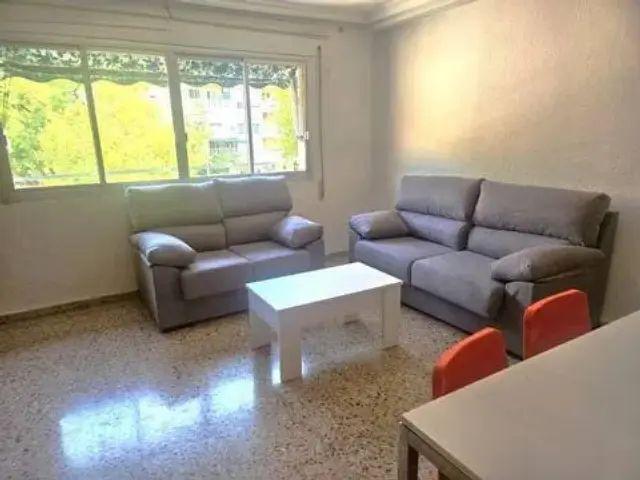 Piso en alquiler en La Fama