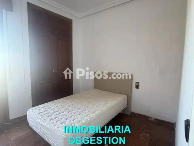 Piso en alquiler en Linarejos