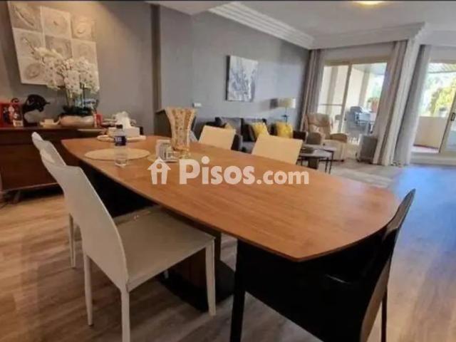 Piso en alquiler en los Naranjos Las Brisas
