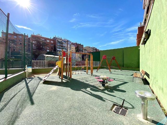 Piso en alquiler en pasaje De Forasté, Barcelona, de 138 m² 4 habitaciones por 2.600