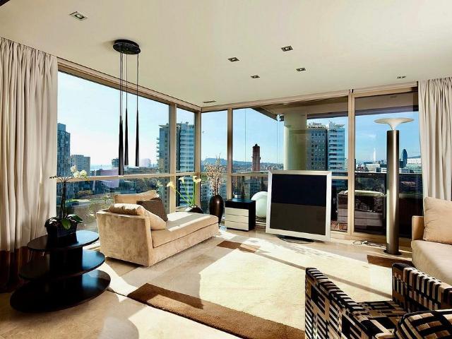 Piso en alquiler en paseo Del Taulat, Barcelona, de 196 m² 4 habitaciones por 7.500