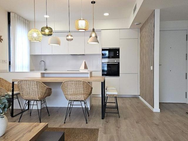 Piso en alquiler en paseo Del Mare Nostrum, Badalona, de 78 m² 2 habitaciones por 2.250