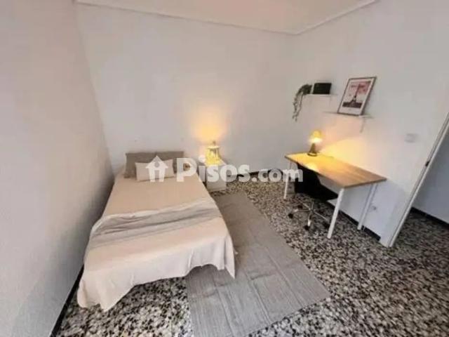 Piso en alquiler en Plaça de Crevillent Juzgados