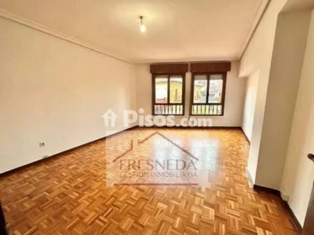 Piso en alquiler en Plaza de Riego