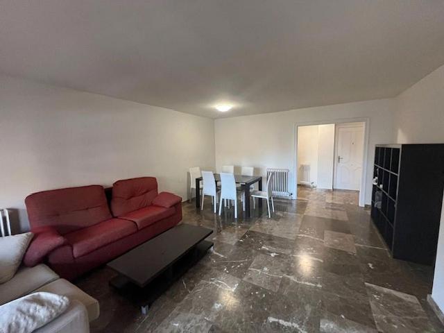 Piso en alquiler en plaza Dels Pagesos, Lleida, de 143 m² 4 habitaciones por 1.300