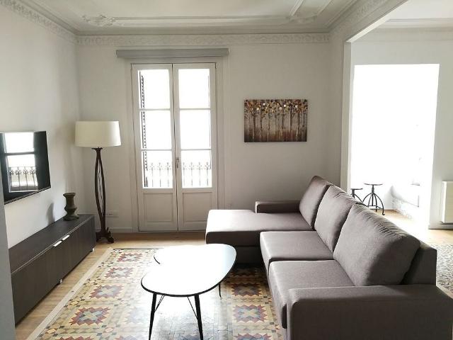 Piso en alquiler en ronda De la Universitat, Barcelona, de 89 m² 2 habitaciones por 2.990