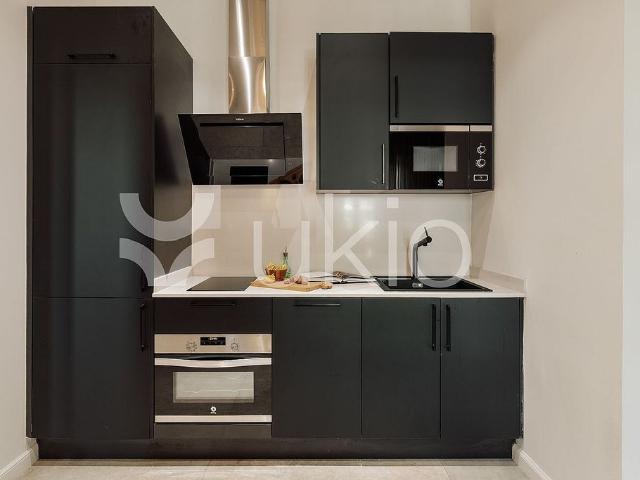 Piso en alquiler en ronda De Sant Antoni, Barcelona, de 44 m² 1 habitación por 2.425