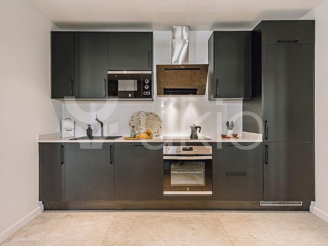 Piso en alquiler en ronda De Sant Antoni, Barcelona, de 57 m² 1 habitación por 2.520