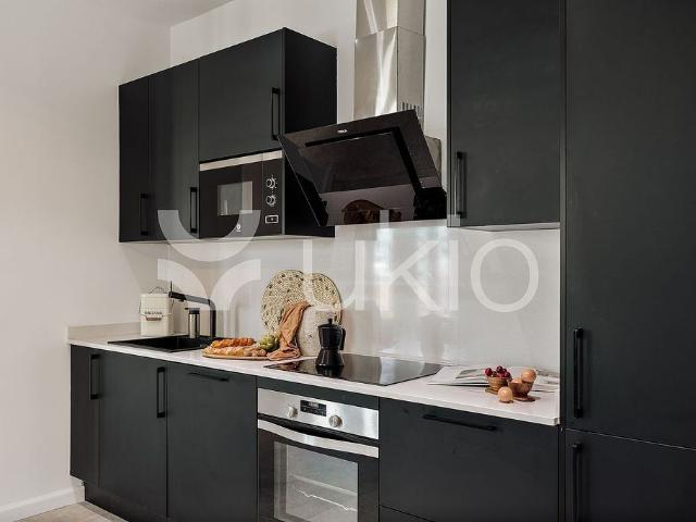 Piso en alquiler en ronda De Sant Antoni, Barcelona, de 56 m² 1 habitación por 2.430