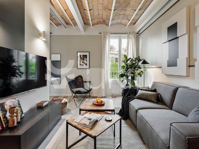 Piso en alquiler en ronda De Sant Pere, Barcelona, de 79 m² 2 habitaciones por 3.275