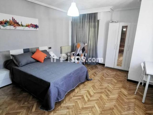 Piso en alquiler en Salesas Glorieta Chinchibarra Capuchinos