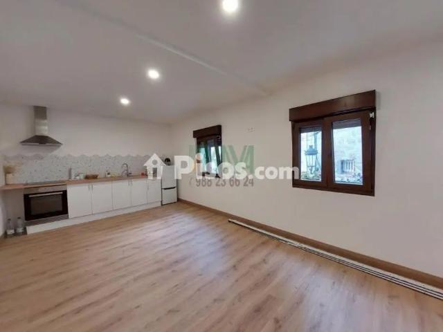 Piso en alquiler en San Cibrao Das Viñas Capital