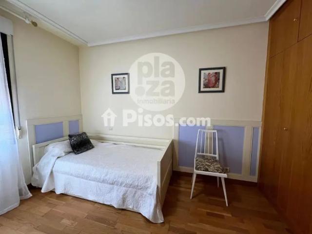 Piso en alquiler en Universidades 3
