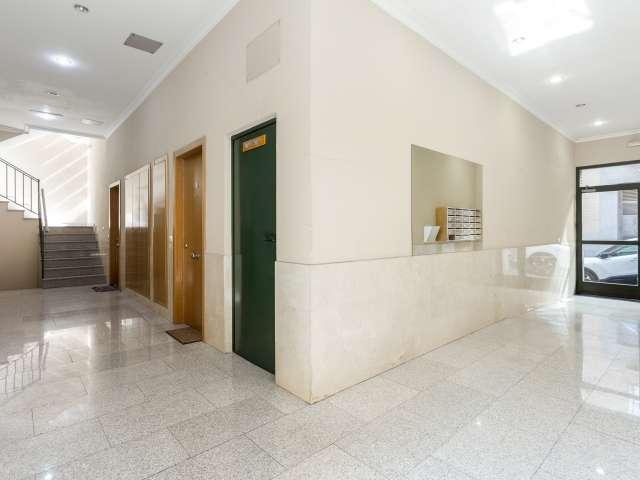 Piso en alquiler en Valdeacederas, Madrid