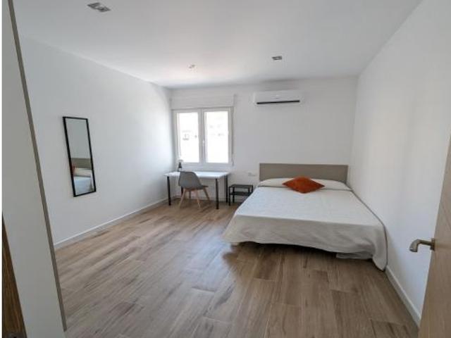 Piso en Alquiler en Valencia de las Torres, Valencia