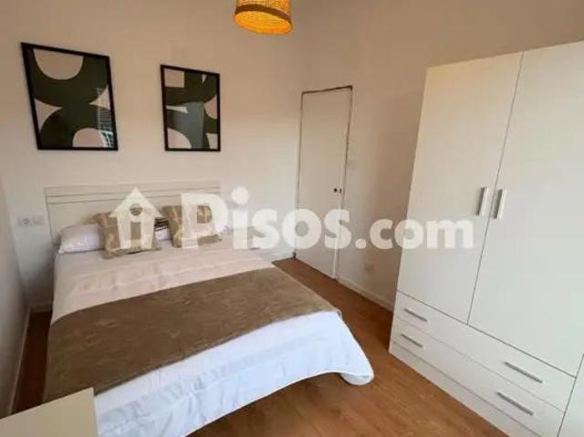 Piso en alquiler en Veintiuno