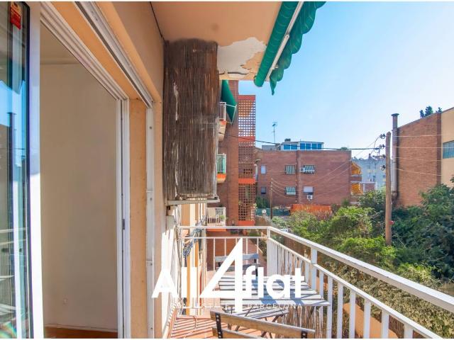 PISO EN ALQUILER LARGA ESTANCIA EN ESPLUGUES DE LLOBREGAT CON 3 HABITACIONES, BALCÓN Y TERRAZA COMUNITARIA