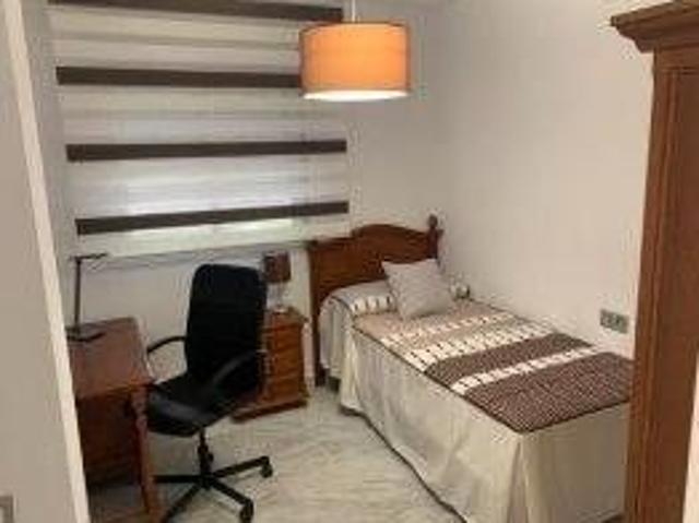 PISO EN ALQUILER PARA ESTUDIANTES, ¡4 HABITACIONES Y 2 BAÑOS!