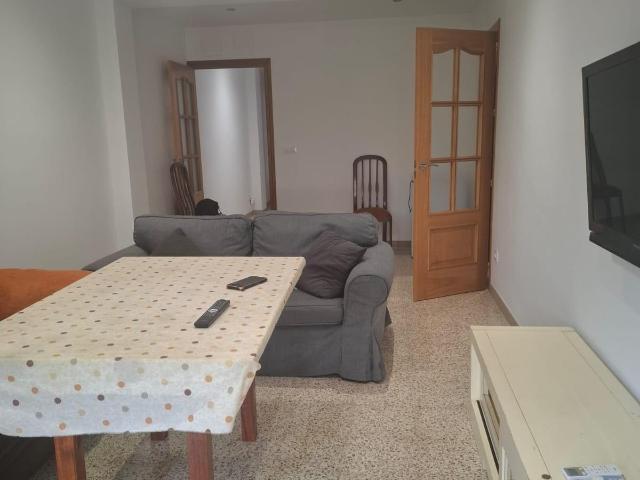 Piso en alquiler para estudiantes completamente reformado en Avda. Barcelona | 4 habitaciones/300€ por habitación