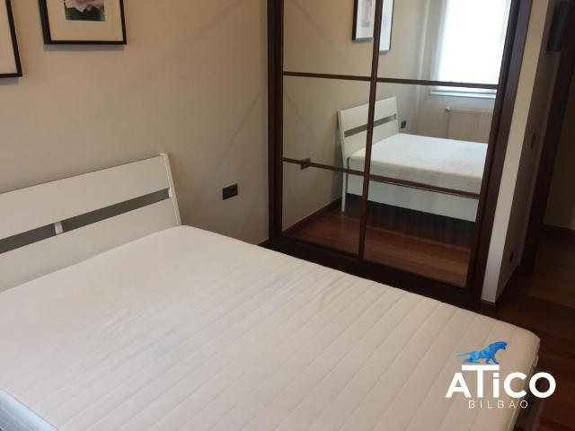 Piso en alquiler para ESTUDIANTES, en Blas de Otero Deusto muy céntrico, 80 m2, 2 h. y 1 baño, con balcón