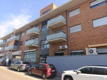 Piso en Cuarte de Huerva Avd. Cesar Augusto CON PISCINA COMUNITARIO, GARAJE, TRASTERO Y GIMNASIO! Distribuido en dos dormitorios, salón, cocina, dos baños y terraza