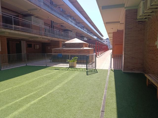 Piso en Cuarte de Huerva Avd. Cesar Augusto CON PISCINA COMUNITARIO, GARAJE, TRASTERO Y GIMNASIO! Distribuido en dos dormitorios, salón, cocina, dos baños y terraza