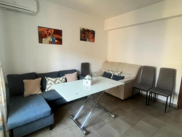 PISO EN CAMINO DE RONDA JUNTO A VILLAREJO. CONTRATO MINIMO 12 MESES RENOVABLE