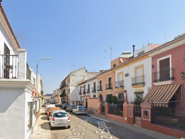 PISO EN CANTILLANA