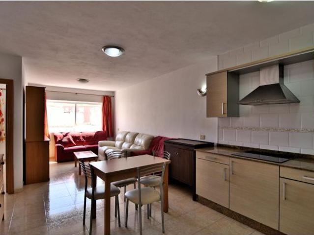 PISO EN CASA PASTORES VECINDARIO