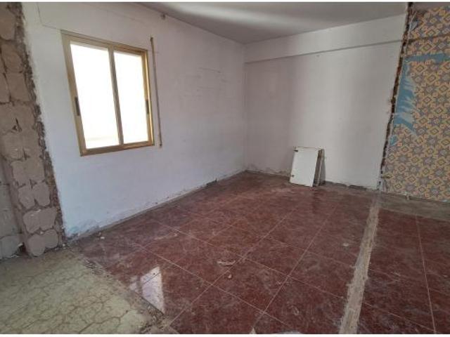 PISO EN CARLOS III PARA HACER A SU GUSTO CON PLAZA DE APARCAMIENTO