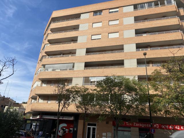 Piso en CESÁREO ALIERTA 83