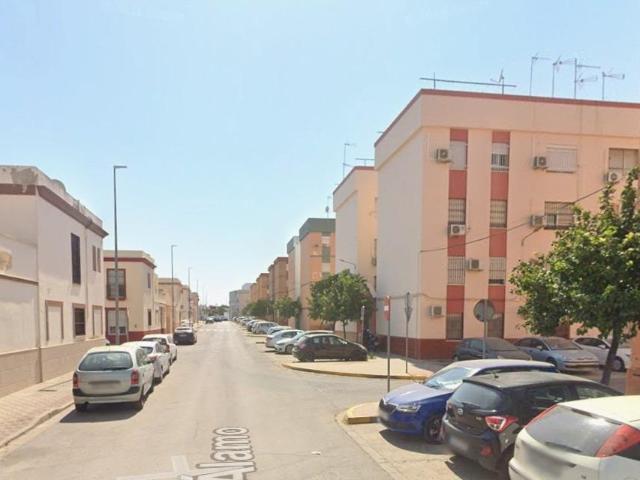 PISO EN DOS HERMANAS
