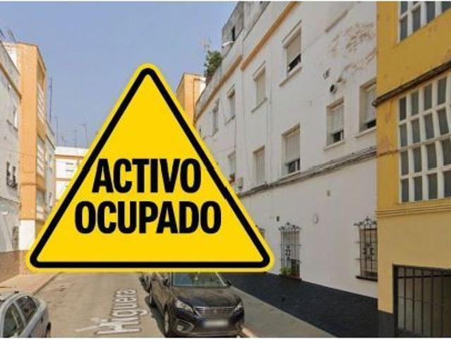 PISO EN DOS HERMANAS