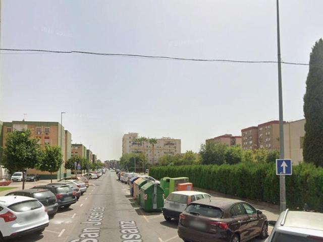 PISO EN DOS HERMANAS