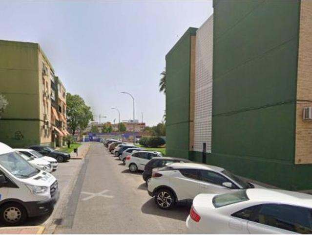 PISO EN DOS HERMANAS