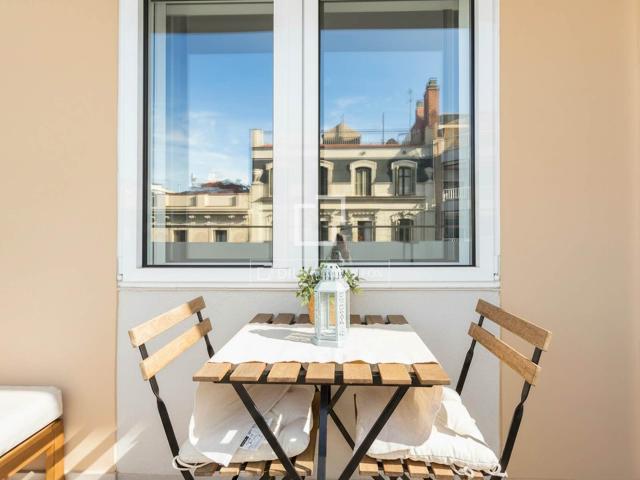 Piso en excelentes condiciones de tres dormitorios en venta. 83m² Barcelona