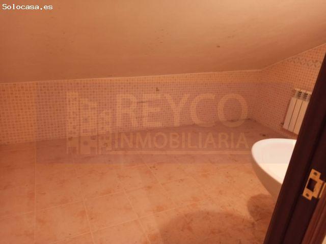 PISO EN EXCLUSIVA EN LOS LIRIOS CON TERRAZA Y PISCINA