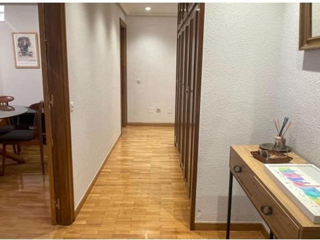 PISO EN EL CENTRO AMUEBLADO CON GARAJE