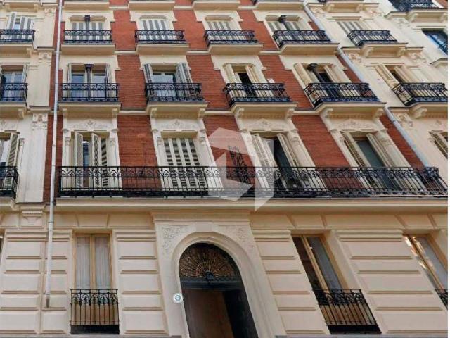 Piso en Jerónimos con 10 balcones y 4 suites exclusivas