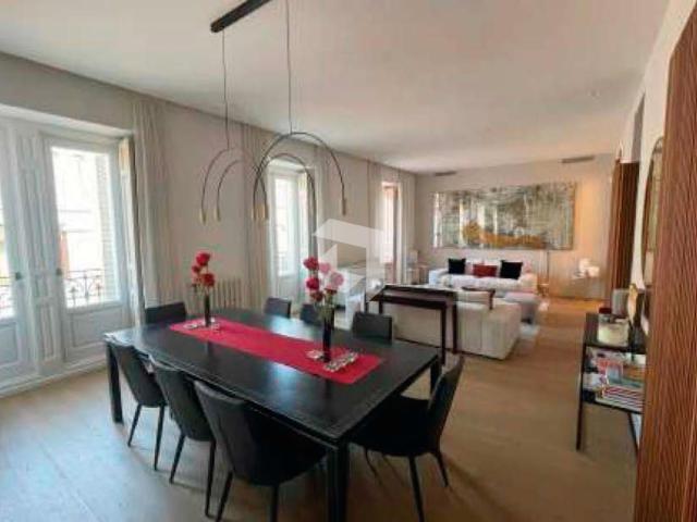 Piso en Jerónimos con 10 balcones y 4 suites exclusivas