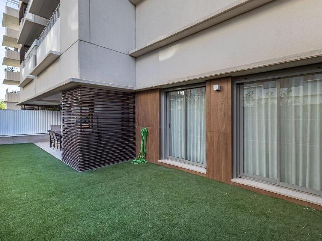 Piso en planta baja con gran terraza, piscina y zonas comunes ideales para familias