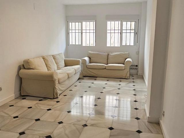 PISO EN PLANTA BAJA SIN AMUEBLAR DOS HABITACIONES PATIO