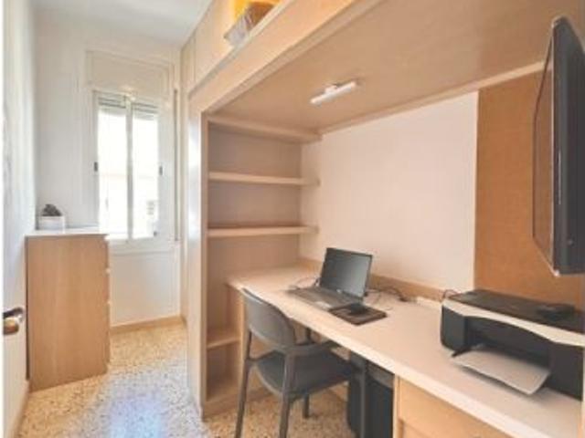 Piso en Poble Sec, Barcelona Luminoso, amplio y listo para entrar a vivir