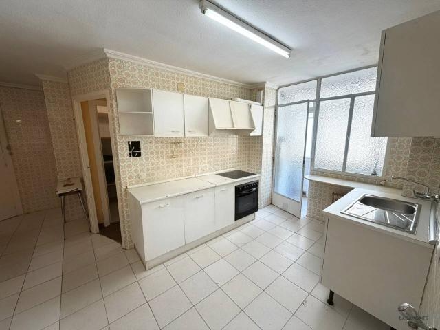 Piso de 156 m² en Ronda del Pilar con posibilidad de 5 dormitorios y terraza