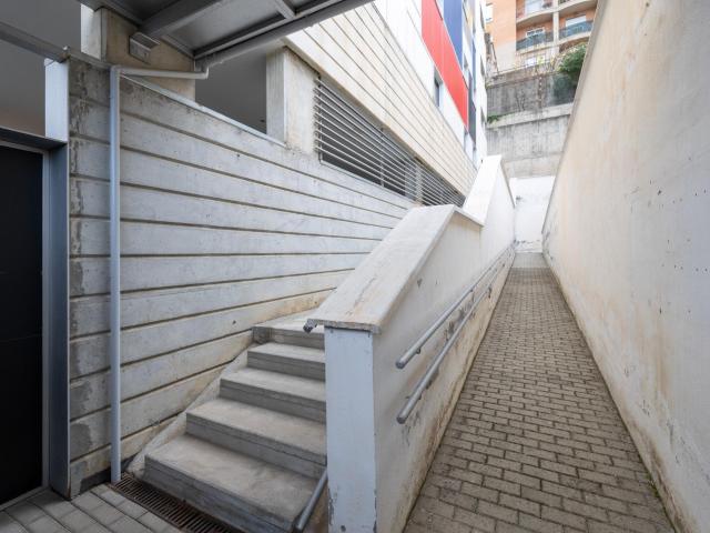Piso en Serrallo, calle Aconcagua. Vivienda del 2007, situada en 2ª planta, con vistas despejadas